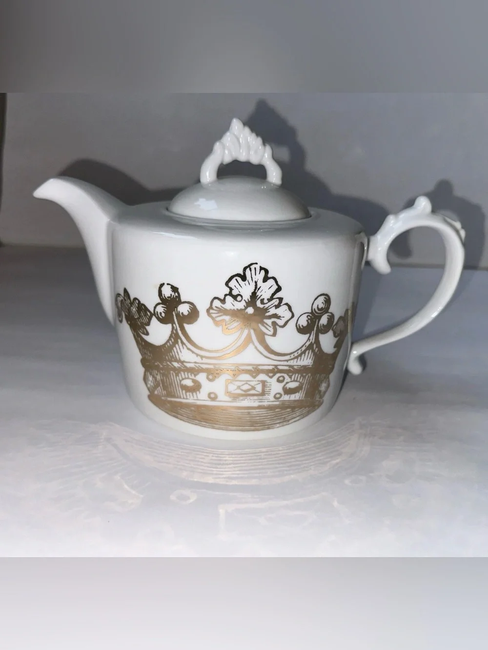 Rosanna Kings Road Redux Royal Gold Crown Porcelain Teapot + Lid Large 6 Cup